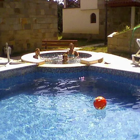 Chalet Raikovski Livadi *